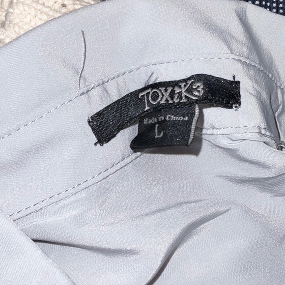 Light Gray Embellished Sleeveless Collar Top By: Toxike - Picture 4 of 6